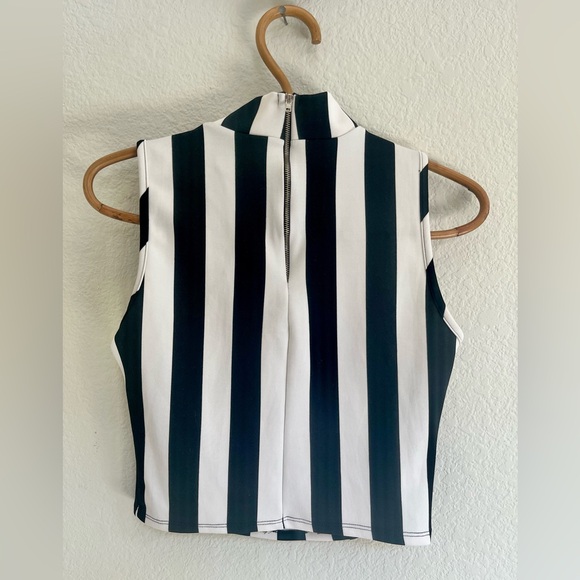 Sleeveless striped top - Picture 2 of 4